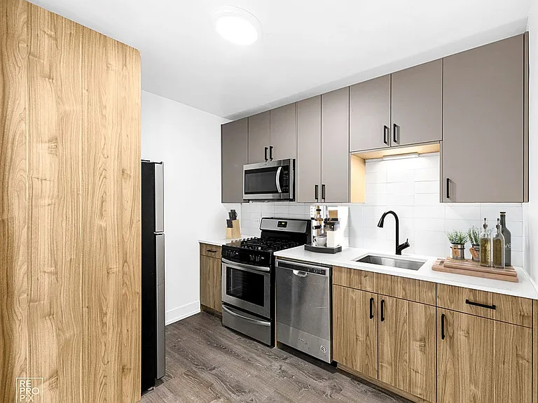 Granville Apartments — Photo 36