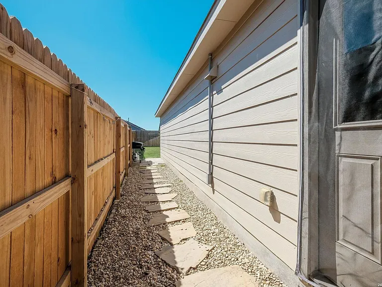 6422 Magee Run — Photo 17