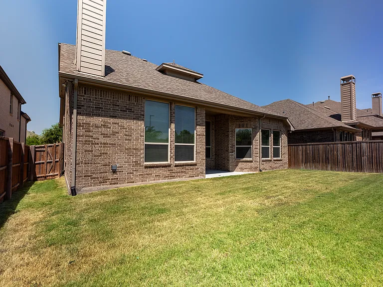 825 Warwick Blvd — Photo 50