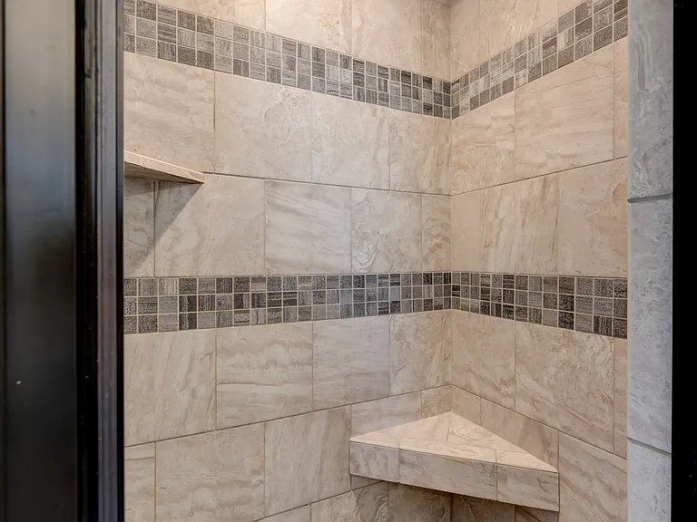 1008 Meadowview Ln — Photo 39