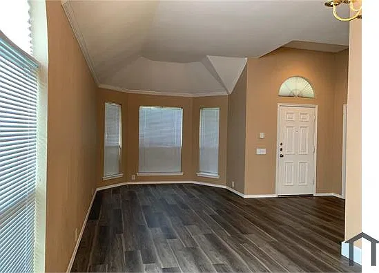 4 bed, $2,900 — Photo 4