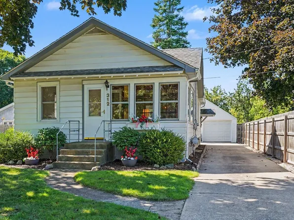 312 Plummer St, Essexville, MI 48732
