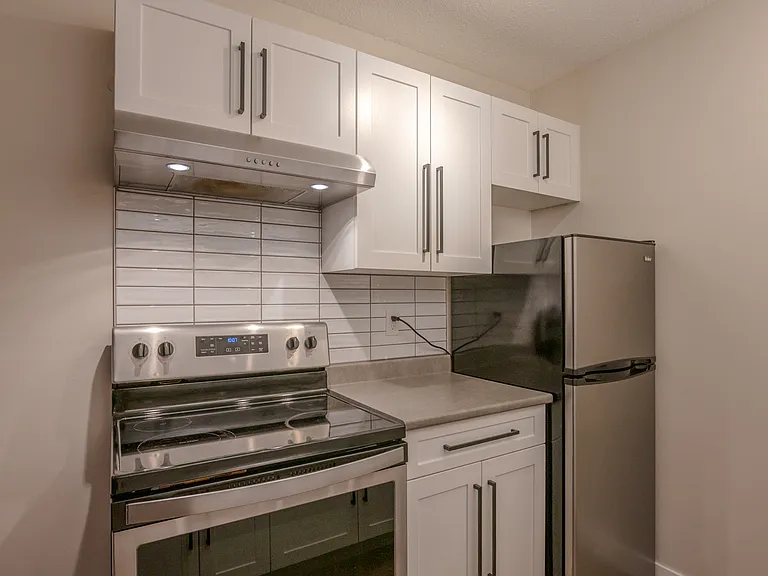 165 Edmonton Ave — Photo 10