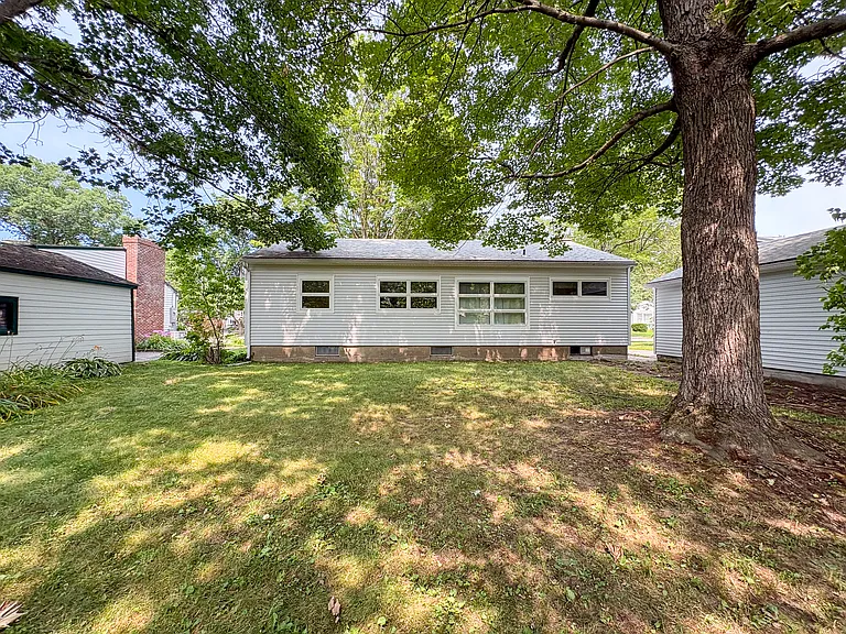 38 Marshall Dr — Photo 47