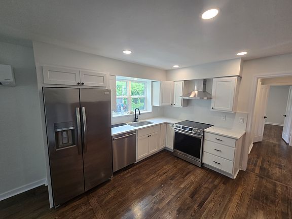 2nd image of 5902 Woodmont Ave #1