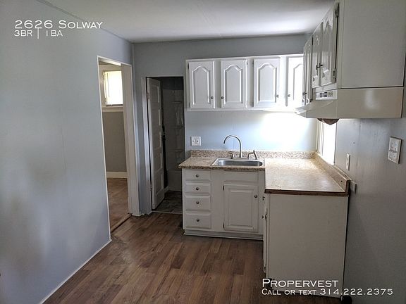 4th image of 2626 Solway Ave