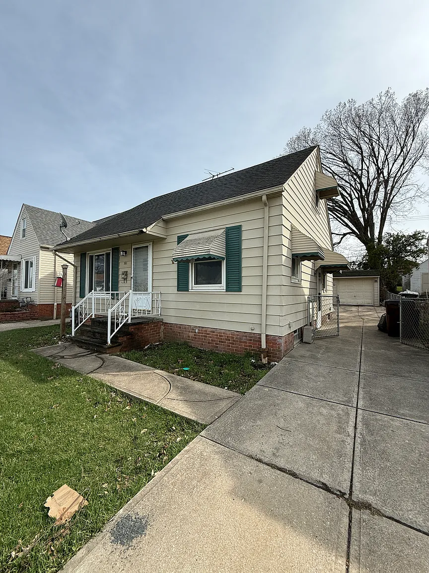 2431 Brookdale Ave photo 1