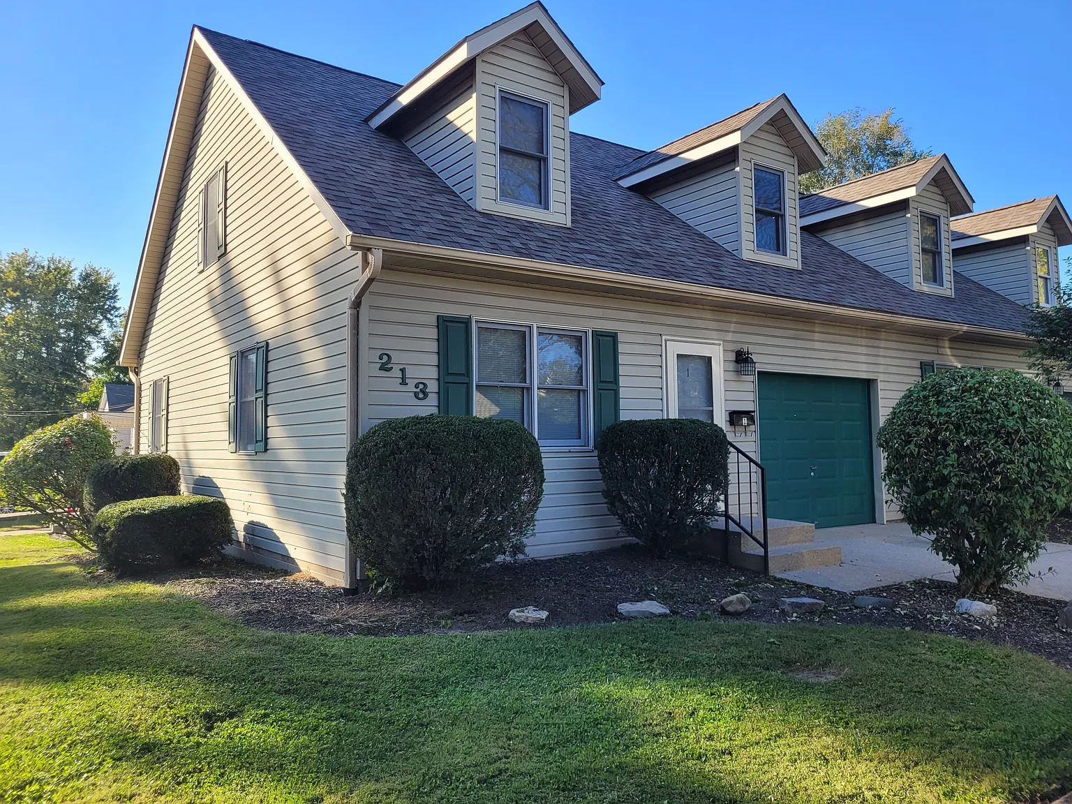 2 bed, 1.5 bath, 1458 sqft, $1,250 — Photo 1