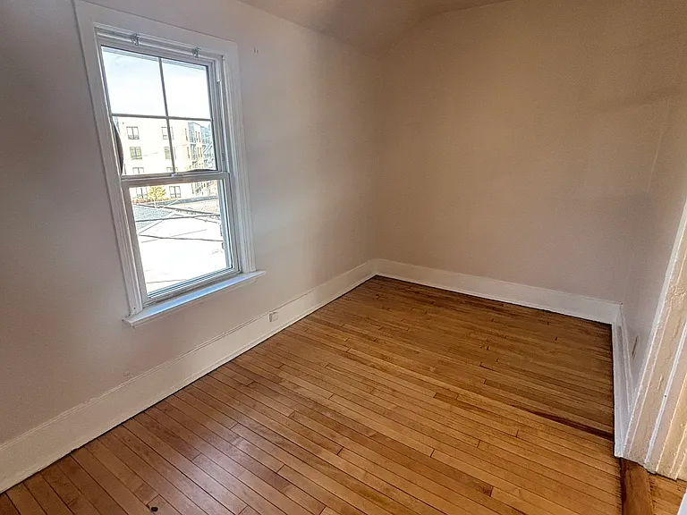 800 E Pearson St #UPPER — Photo 6