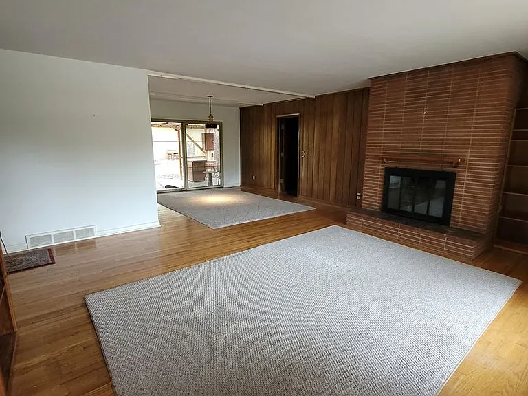 1201 Parkview Blvd — Photo 5