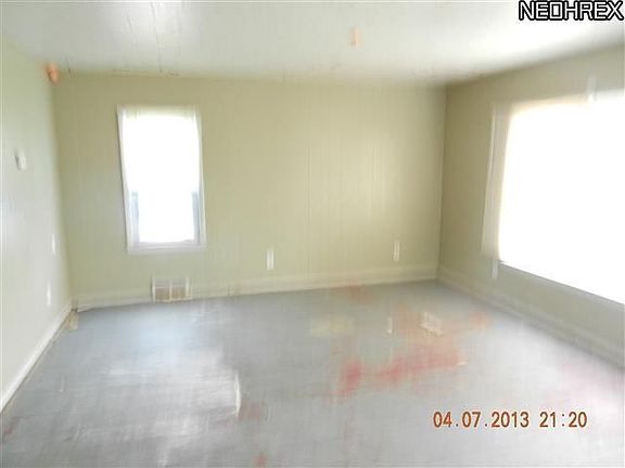 3rd image of 1557 Raymond St