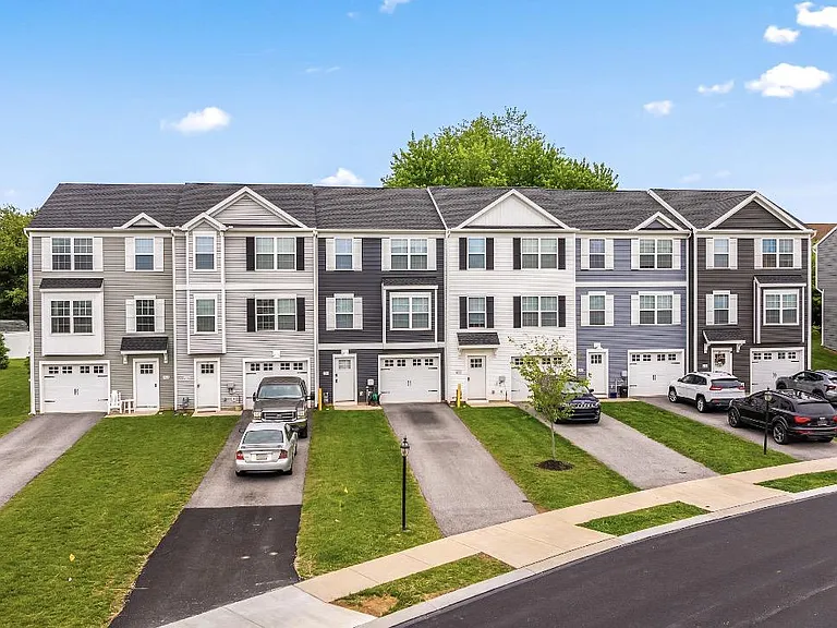 362 Cadbury Dr — Photo 1