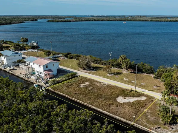 8153 Moyer Ln, Bokeelia, FL 33922