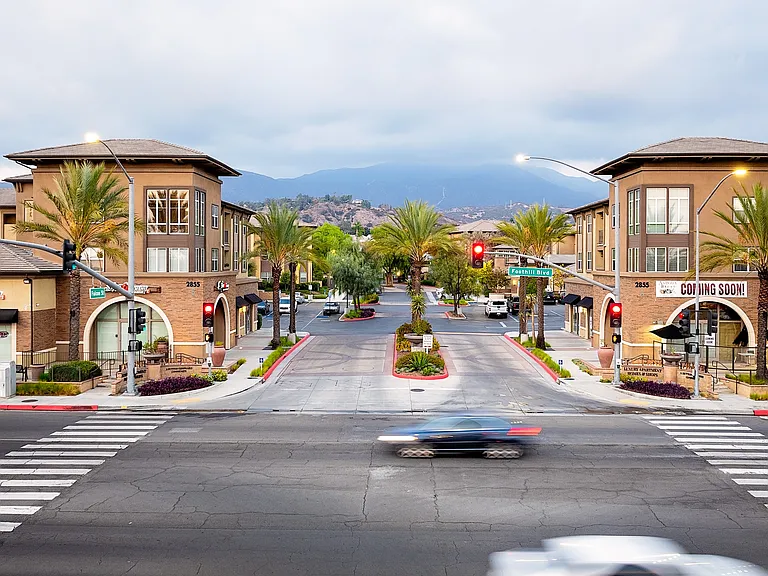 La Verne Village Luxury Apartment Homes — Photo 53