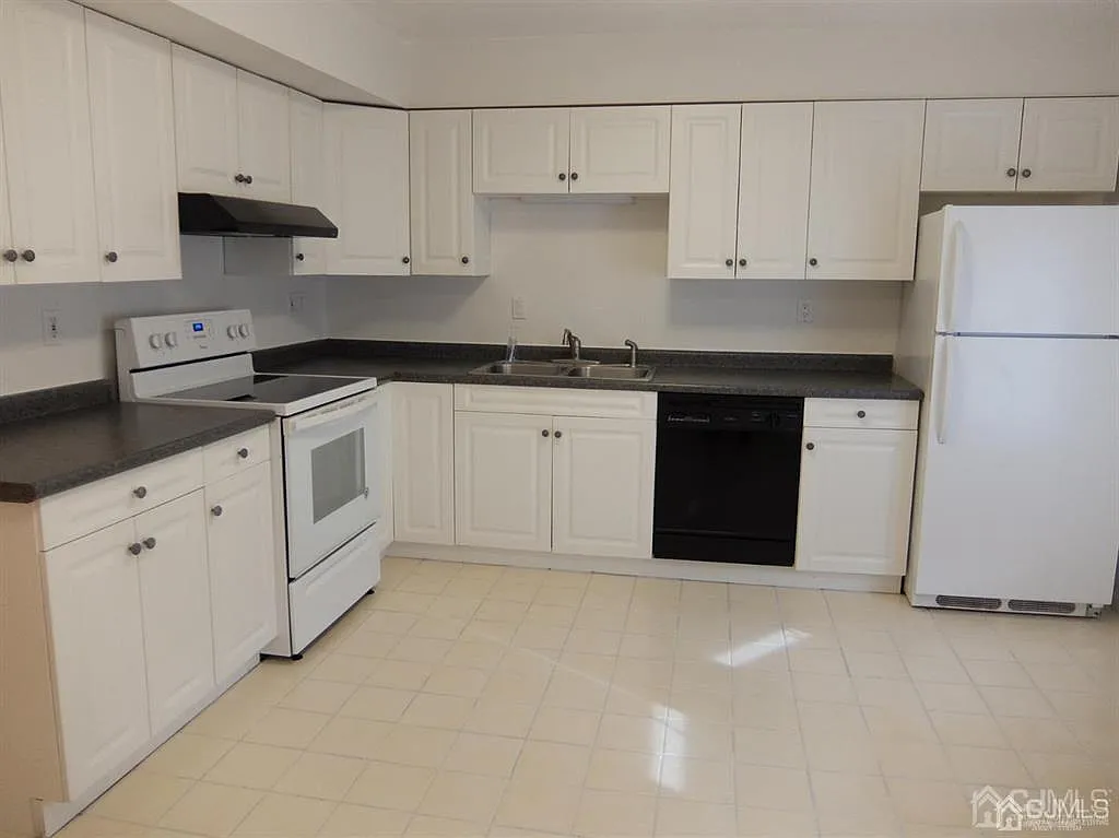 3 bed, 2.5 bath, 2174 sqft, $3,700 — Photo 4