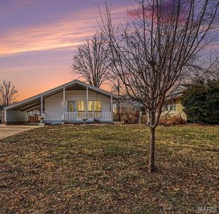 1323 Samoa Dr, Saint Louis, MO, 63126