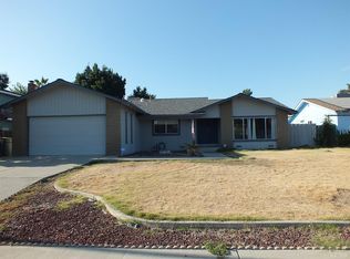 818 Cedar Ln, Lemoore, CA 93245