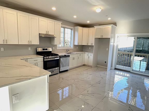 3rd image of 37 Creston Pl #1
