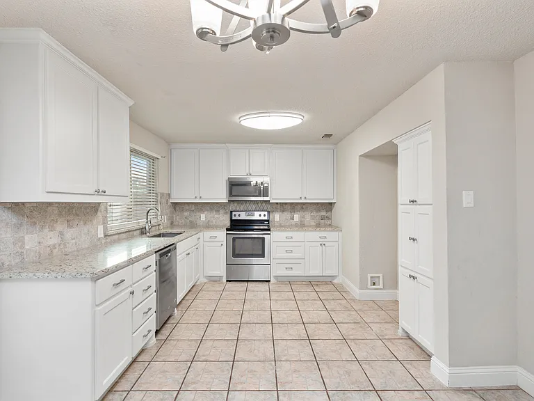 6728 Fair Meadows Dr — Photo 5