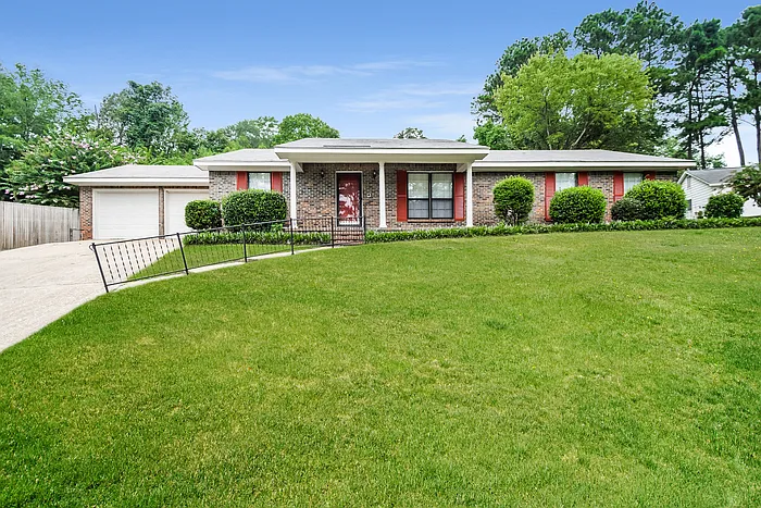 3 bed, 2.0 bath, 2160 sqft, $1,905 — Photo 1