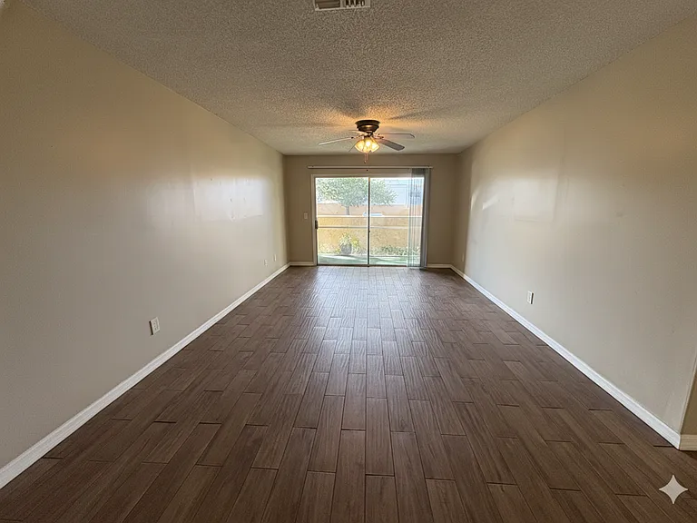 610 Kenwick Cir #103 — Photo 2