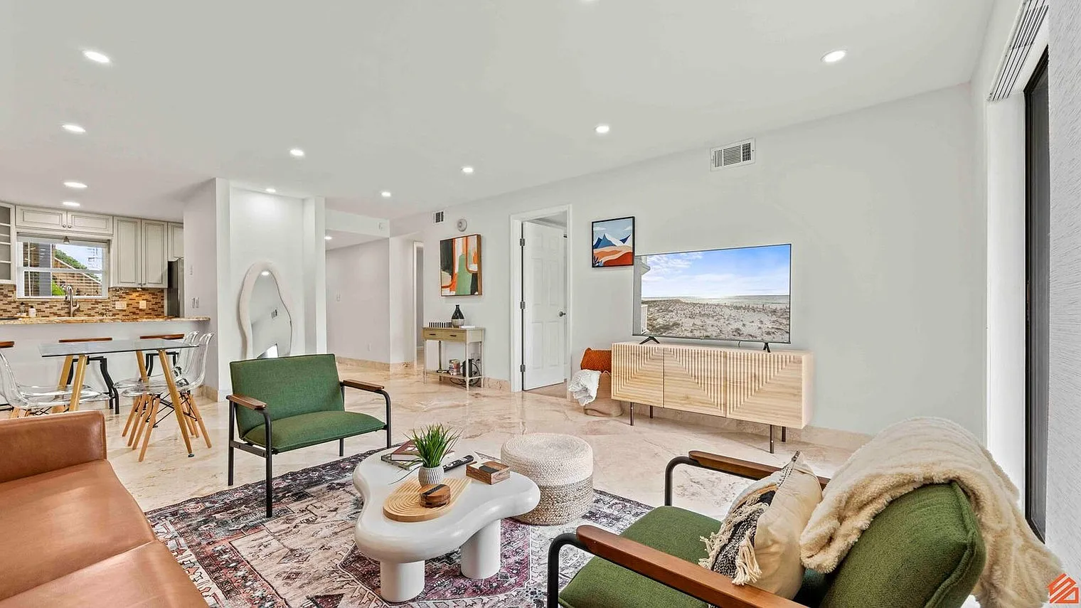 2 bed, 2.0 bath, 11711 sqft, $2,007 — Photo 2