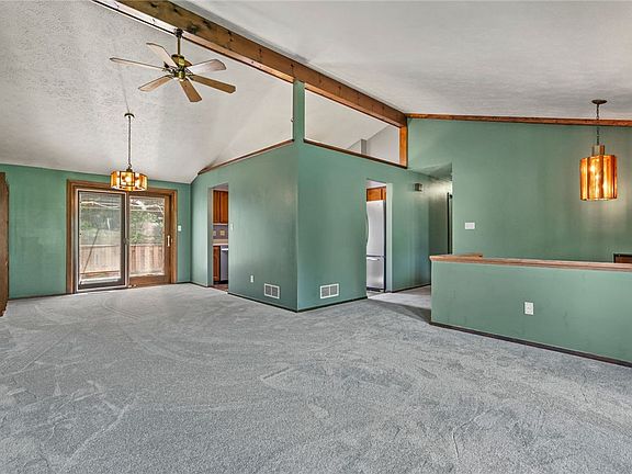 5th image of 406 S Highlander Heights Dr