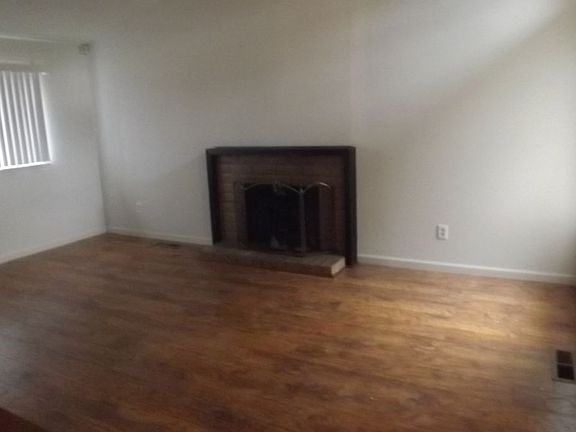 4th image of 5215 Bayview Ave