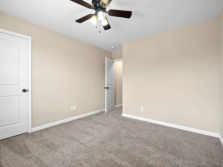 Appleton Dr - 614 (x4) — Photo 17