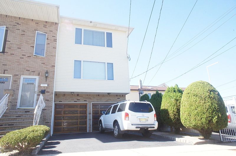 2nd image of 1092 Dewey Pl
