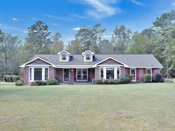 232 Station Dr, Smiths Station, AL 36877