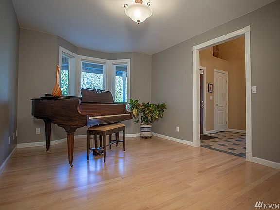 5th image of 3955 NE Campus Ln