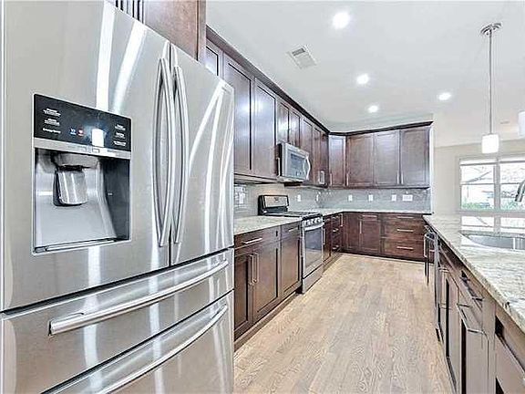 Stainless Steel Appliances. Gas range.