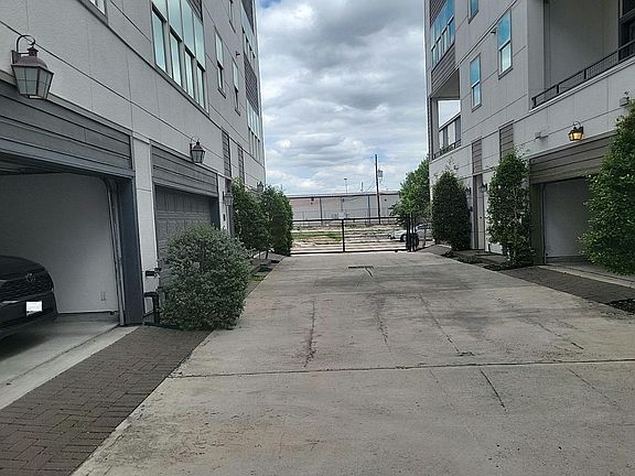 5th image of 9620 Riddlewood Ln