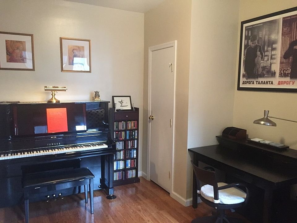 1st image of 530 Manhattan Ave APT 8