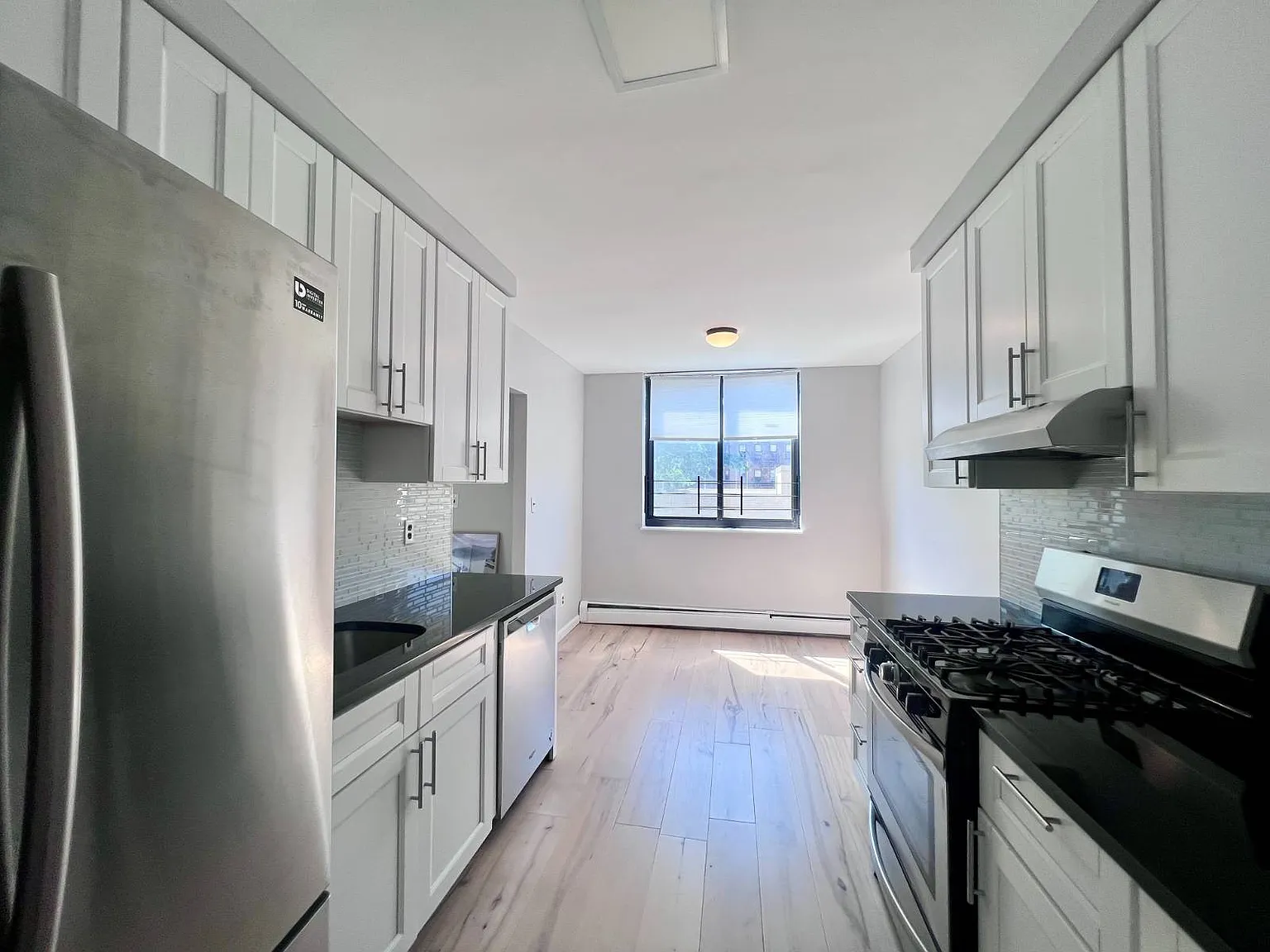 2 bed, 1.5 bath, 1176 sqft, $3,300 — Photo 4