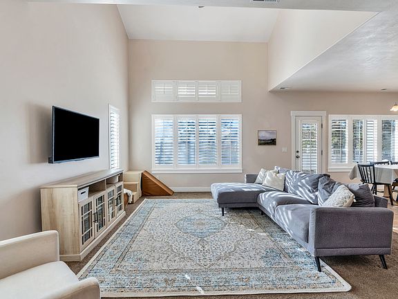 2nd image of 1138 E Quarry Stone Way