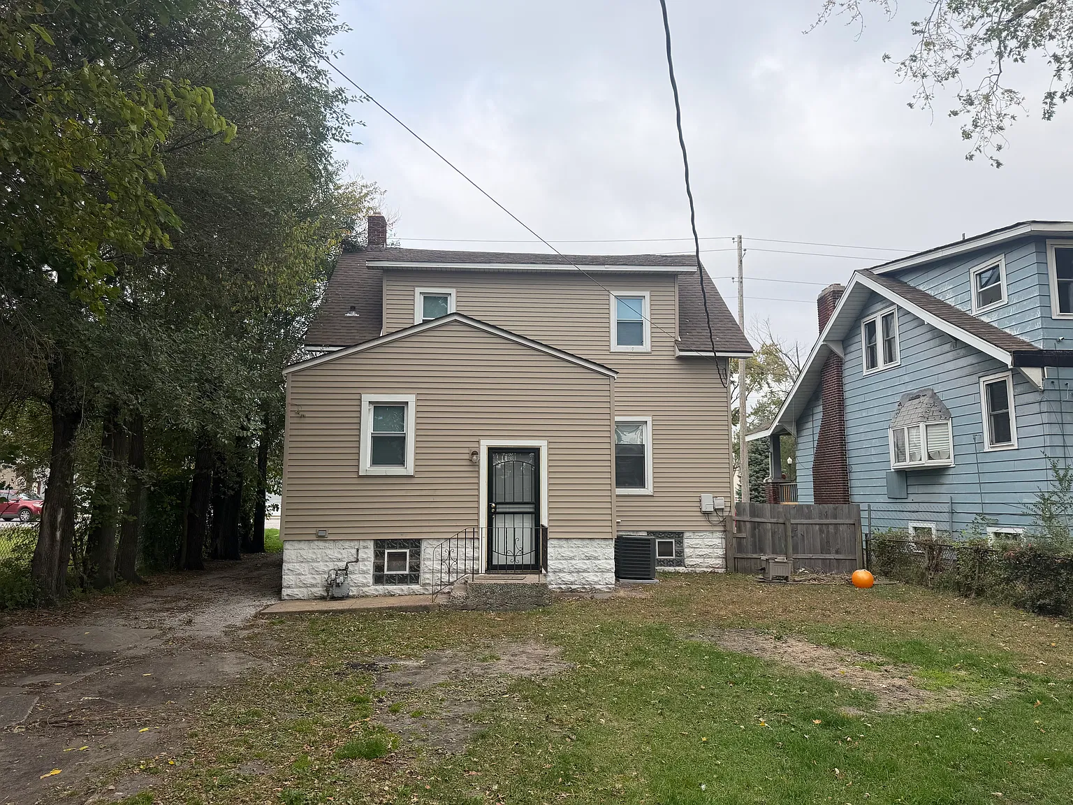 4 bed, 1618 sqft, $2,100 — Photo 2