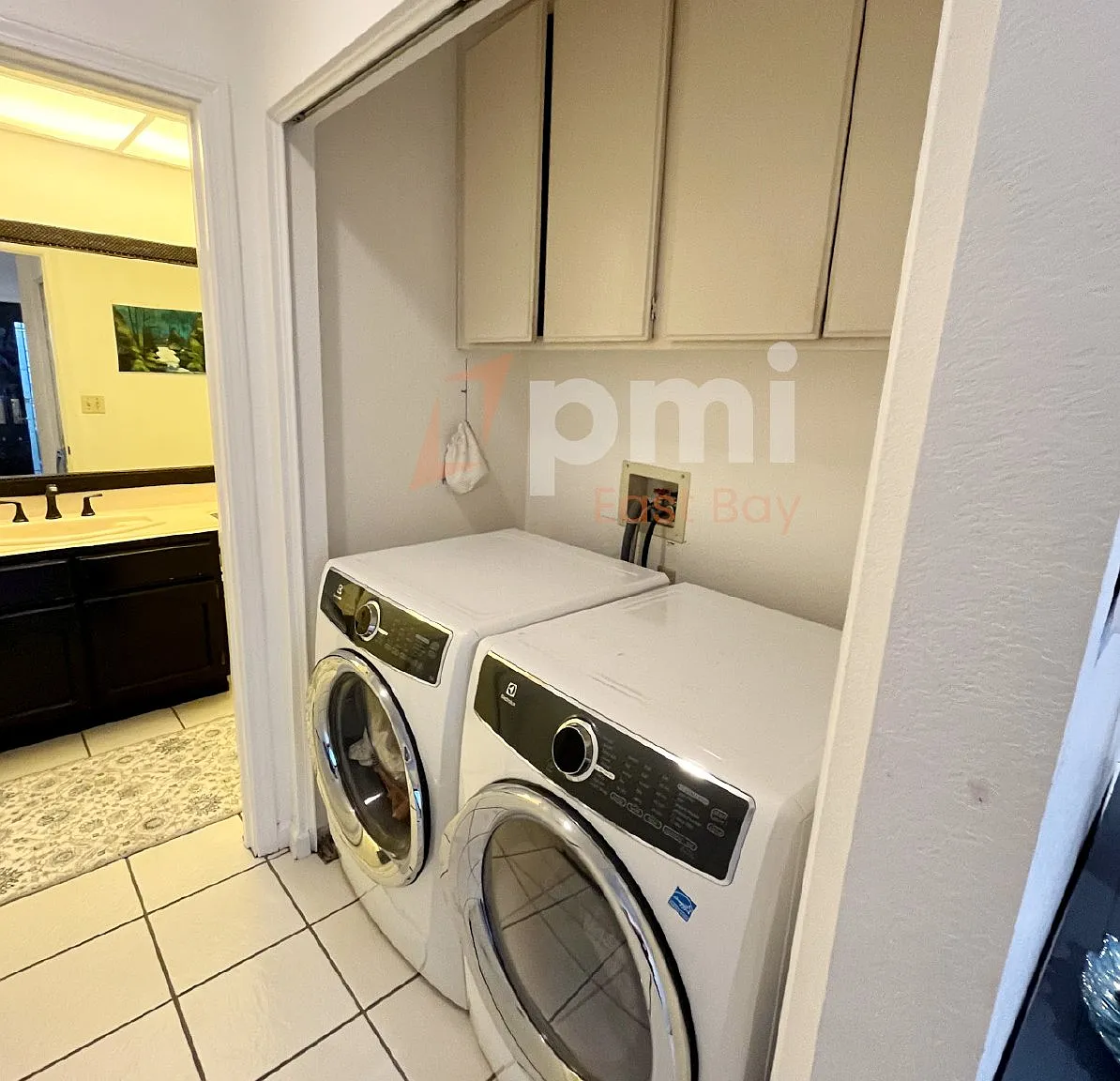 4 bed, 2.5 bath, 2056 sqft, $4,490 — Photo 4