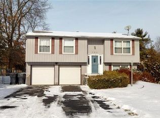 105 Wayne Dr, Cranberry Township, PA