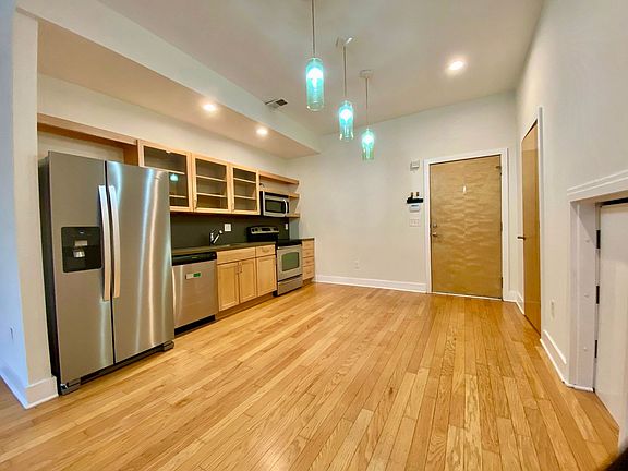 4th image of 4459 Rainbow Blvd