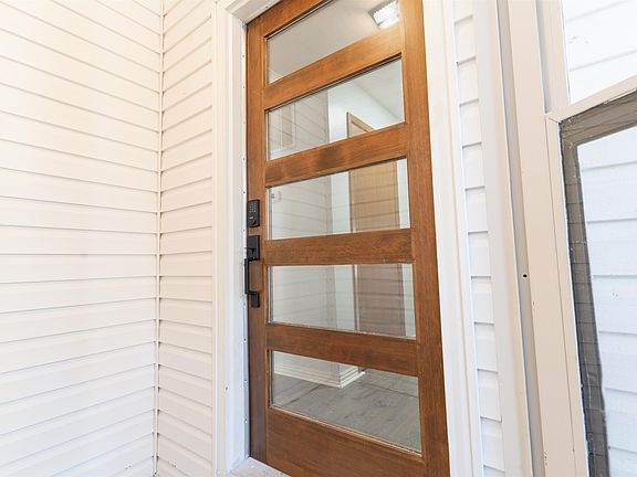 4th image of 12 Cambre Cir