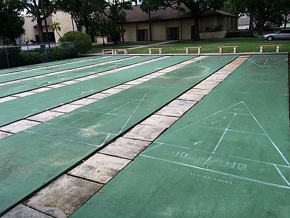 Shuffle board