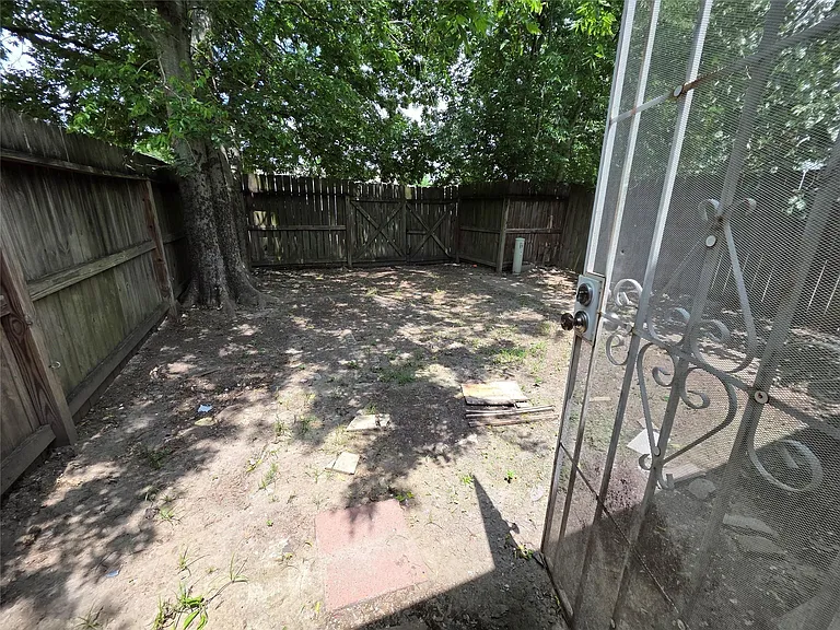 12740 Shannon Hills Dr — Photo 11