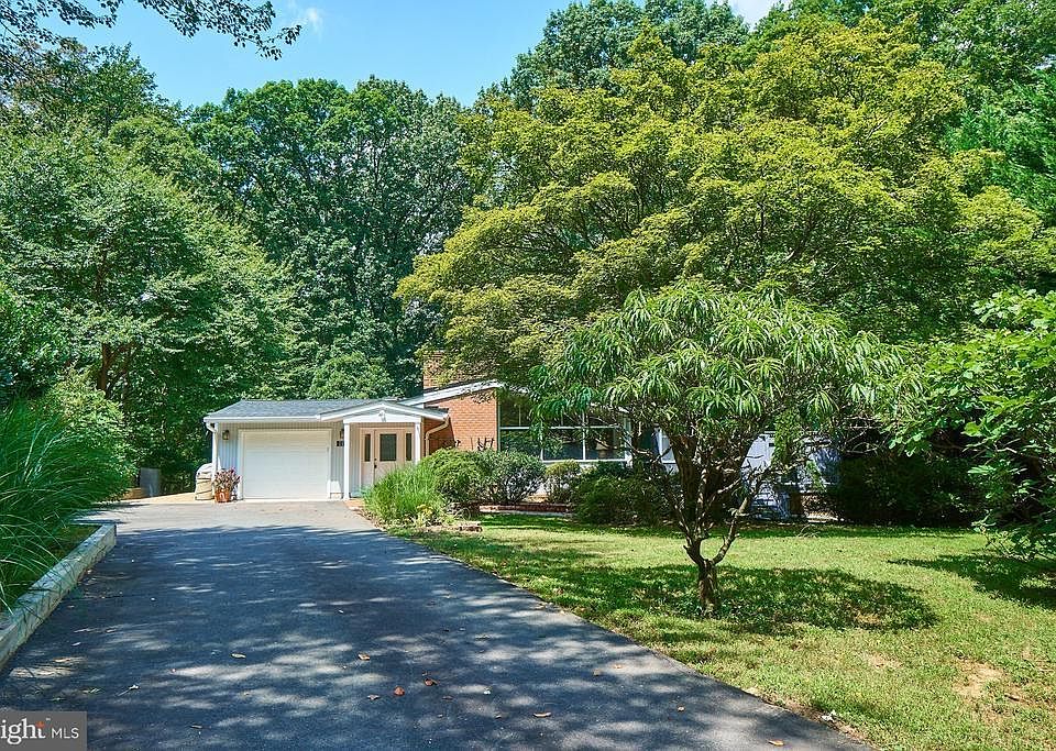 1st image of 3322 Prince Charles Ct