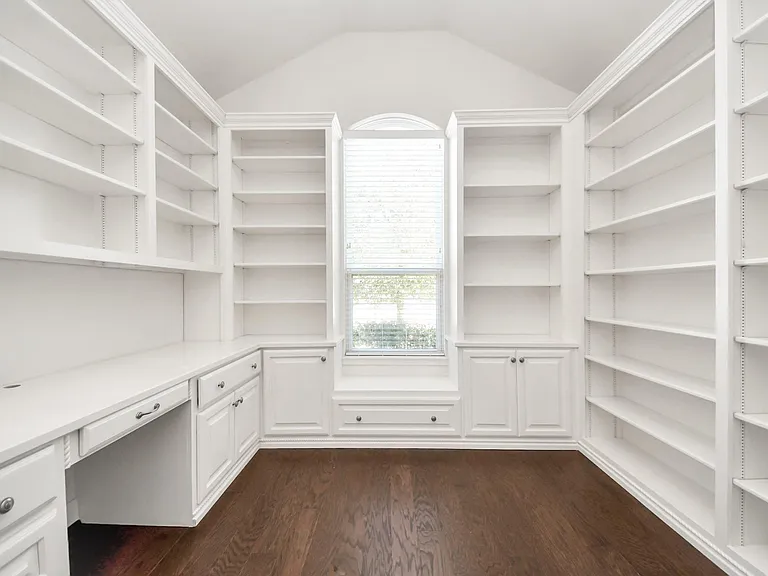 1947 Parnevik Pl — Photo 19