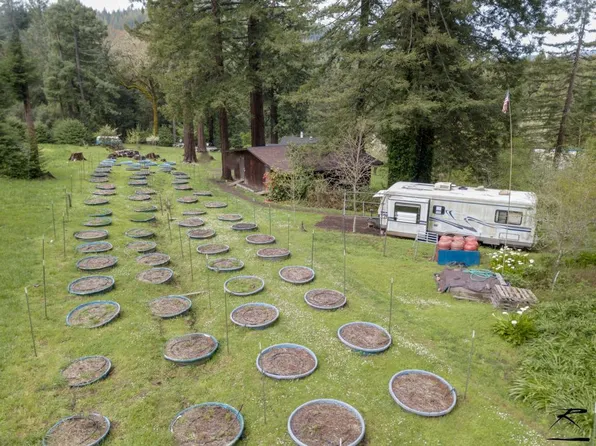 140 Johnson Ln, Redcrest, CA 95569