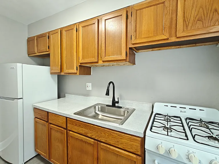 121 Forest Ave #9A — Photo 2