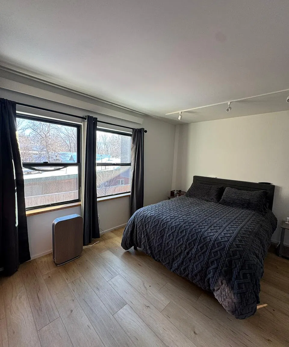 2 bed, 1000 sqft, $1,800 — Photo 2