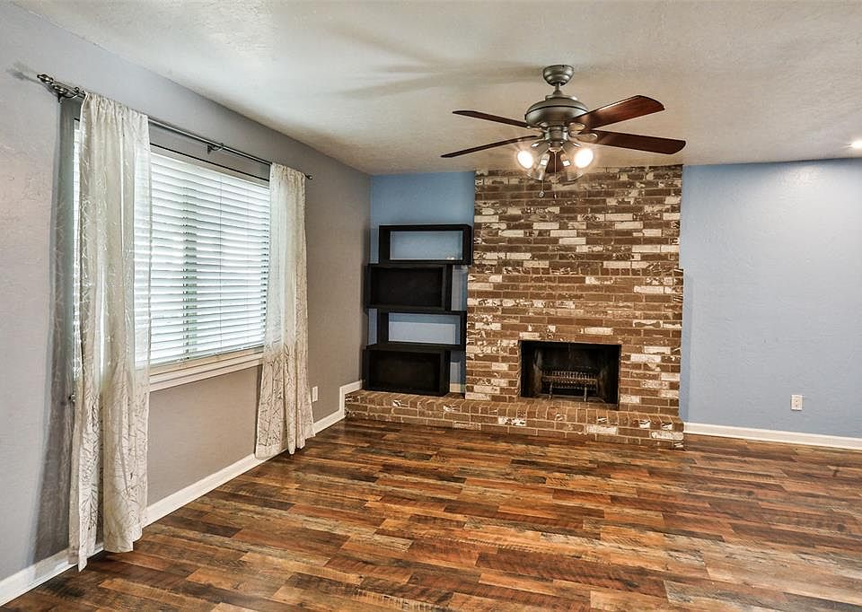 1st image of 1827 E Lindsey St APT 3